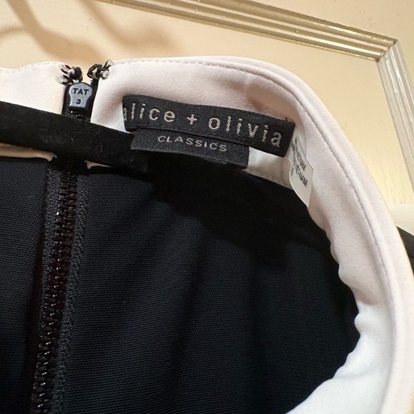 Alice & Olivia color block crop top Black and White Sleeveless zip back - Picture 7 of 8